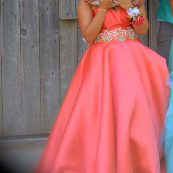 CORAL PROM DRESS - Picture 3 of 4